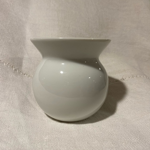 Vintage white porcelain container, vase or sugar bowl by Freeman Lederman - Picture 2 of 6